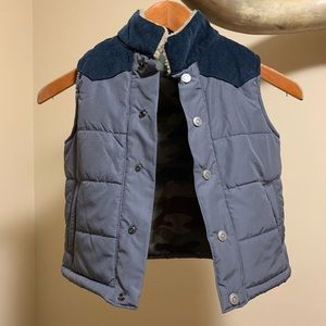 Puffer vest with camo lining